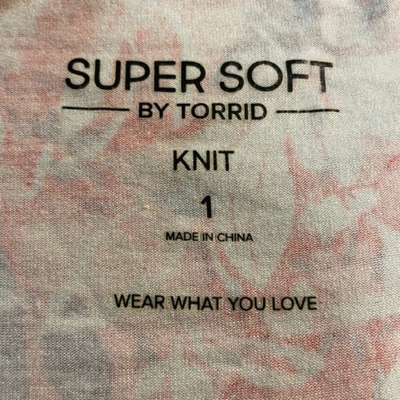 TORRID Super Soft Floral Knit Empire Waist Blouse - Size 1X - Picture 5 of 8